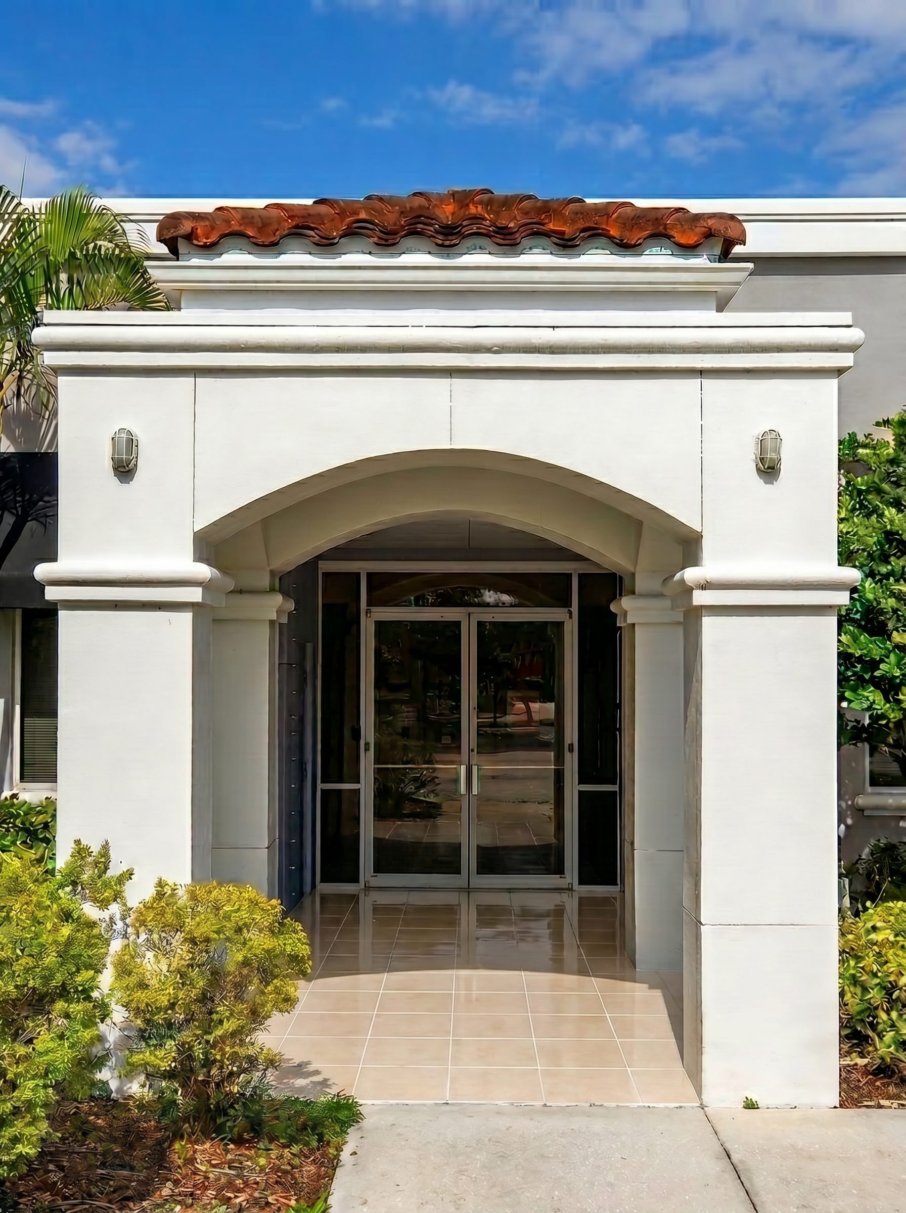 Front entrance archway at 27 East Hibiscus Boulevard